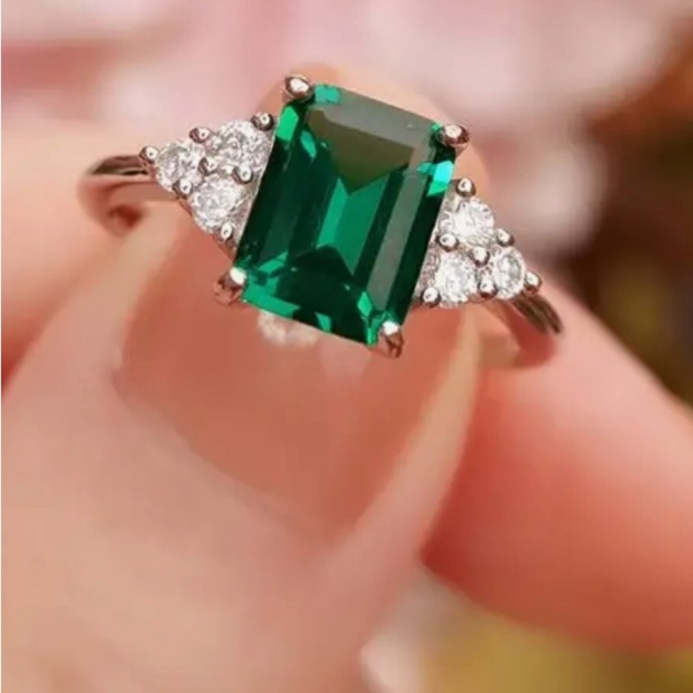 NWT SILVER PLATED GREEN GEM STONE d